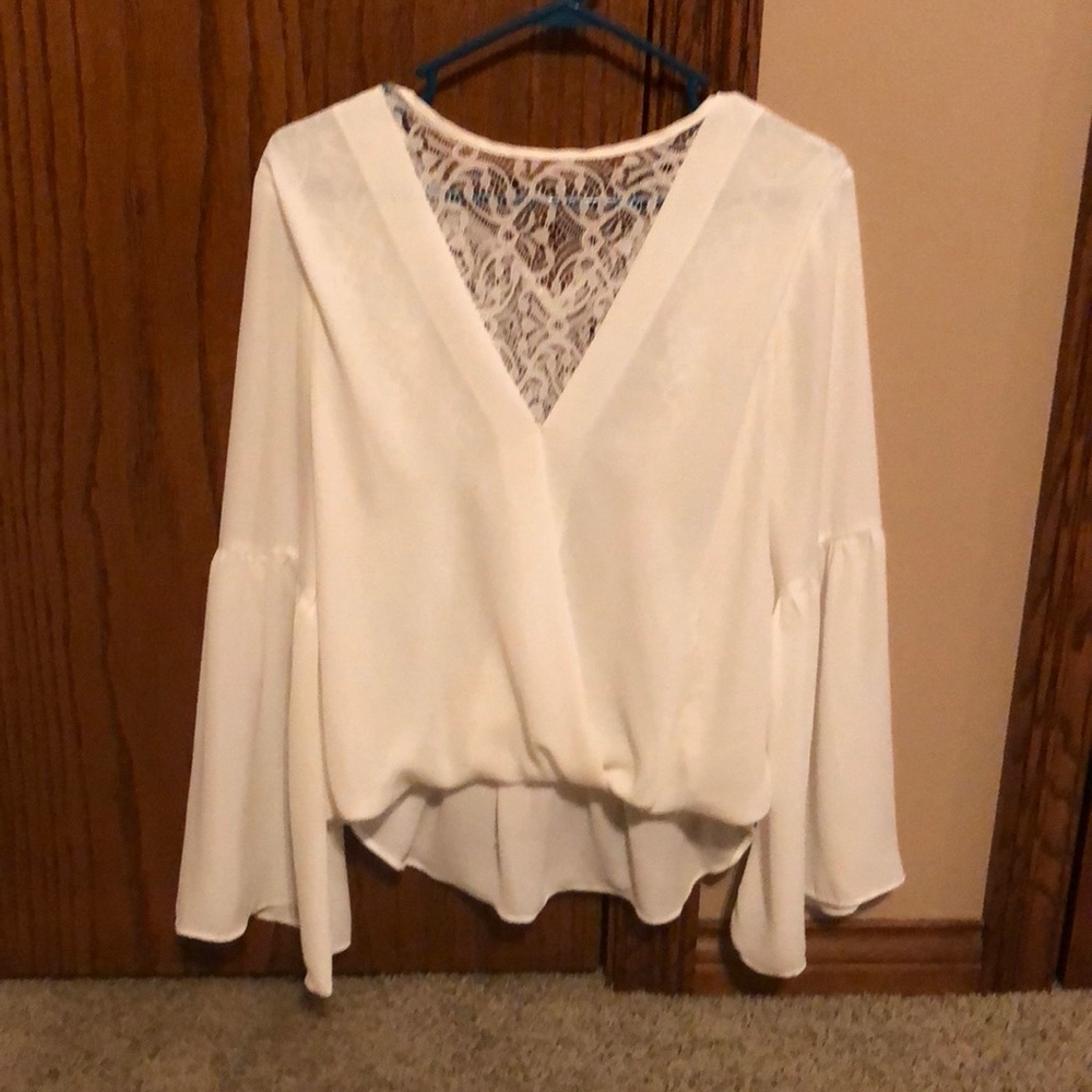 Gorgeous white blouse!